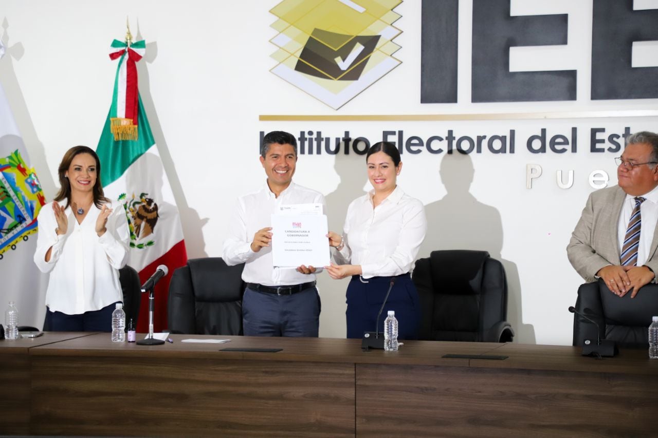 Lalo Rivera se registra como candidato