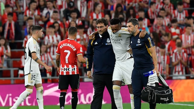 Eder Militao tras sufrir una lesión en el partido contra el Athletic Bilbao