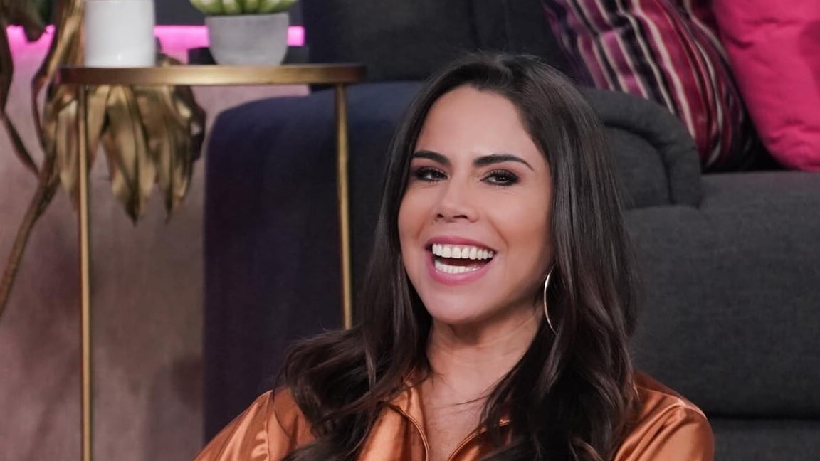 Paola Rojas avienta pedrada a la televisora que la despidió