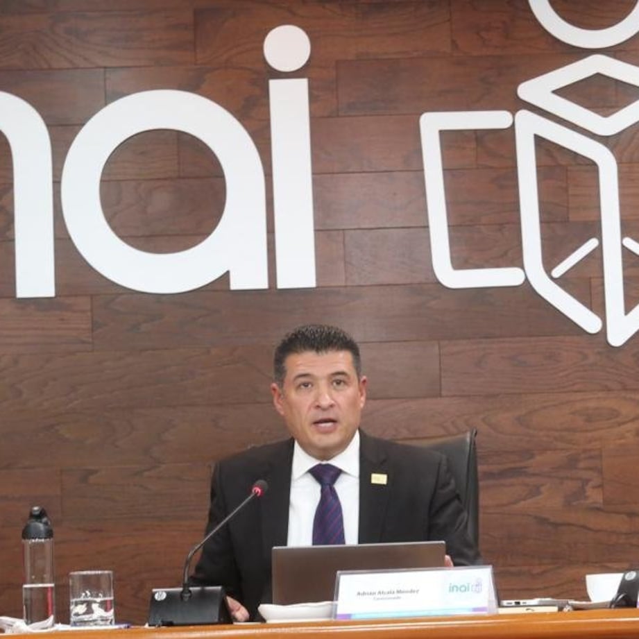 Adrián Alcalá Méndez rechaza acusaciones de corrupción en el INAI