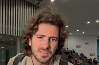 Ignacio Peregrín con almohadazo aclara su relación con Belinda.