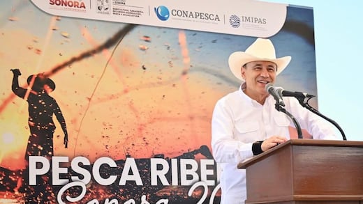 Alfonso Durazo dialoga con pescadores en Bahía de Lobos para fortalecer la producción pesquera