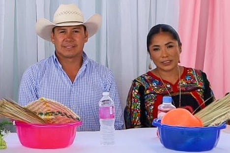 César Figueroa Jiménez y su esposa, Mode Cruz Martínez
