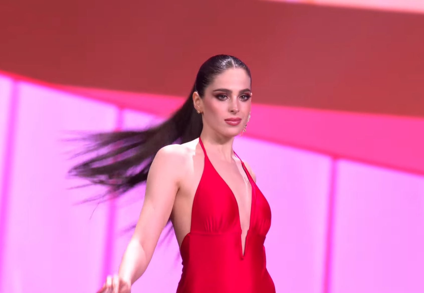 Fátima Bosch brilla en traje típico y traje de baño durante la preliminar de Miss Universo 2025