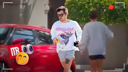 Metrobús aconseja a Harry Styles cómo cruzar la calle con seguridad