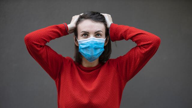 Mujer con cubrebocas