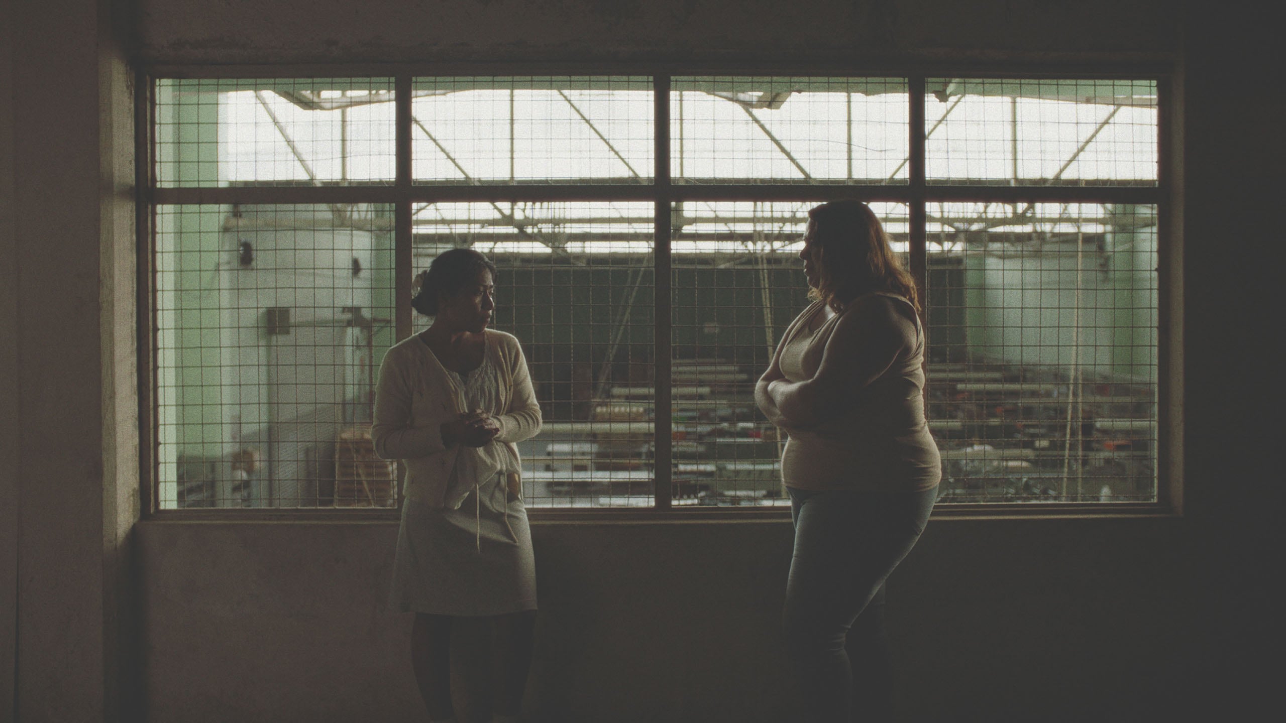 Yalitza Aparicio y Mariana Villegas en el corto metraje Chica de fábrica