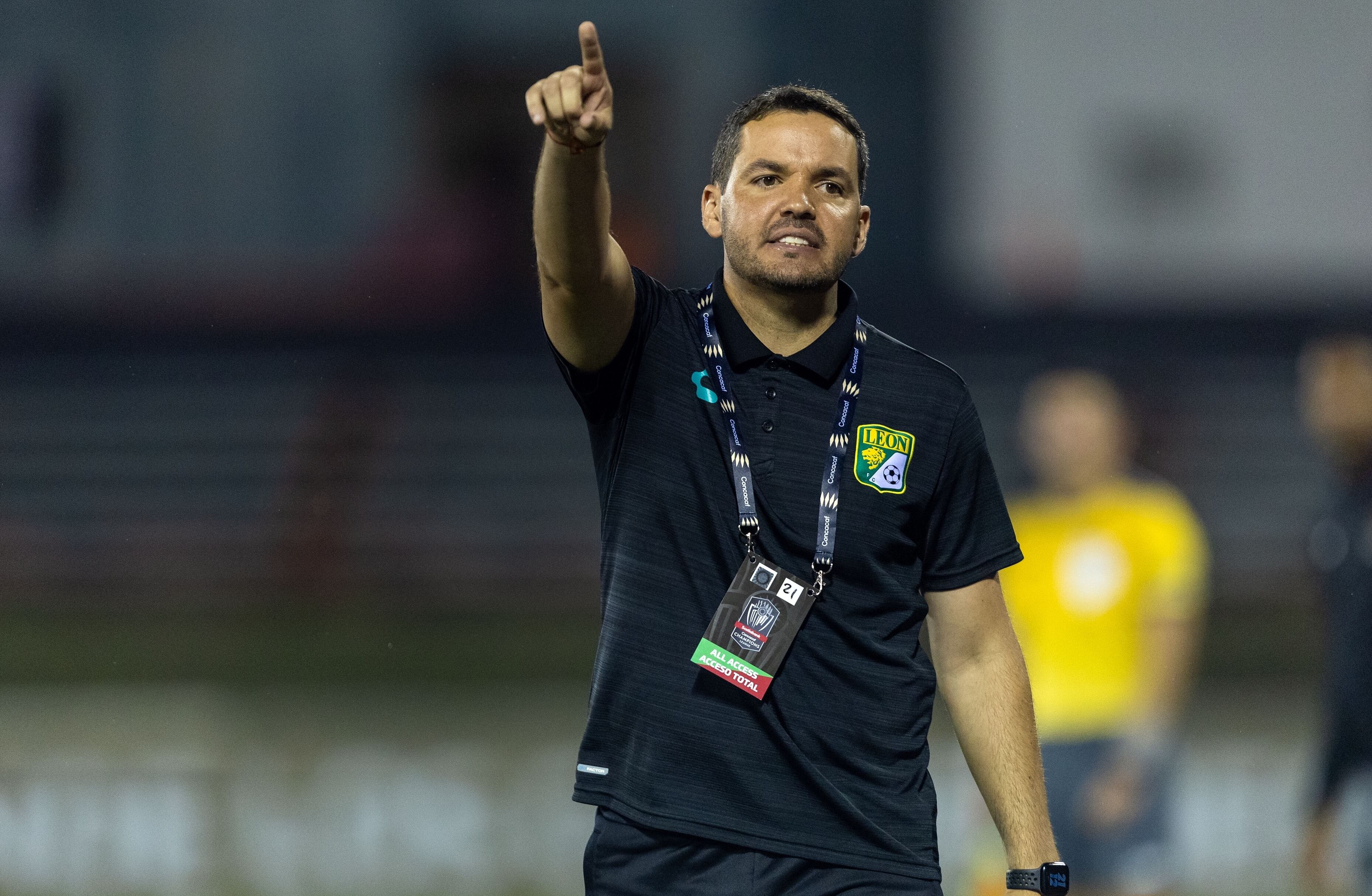 Nicolás Larcamón en el Club León