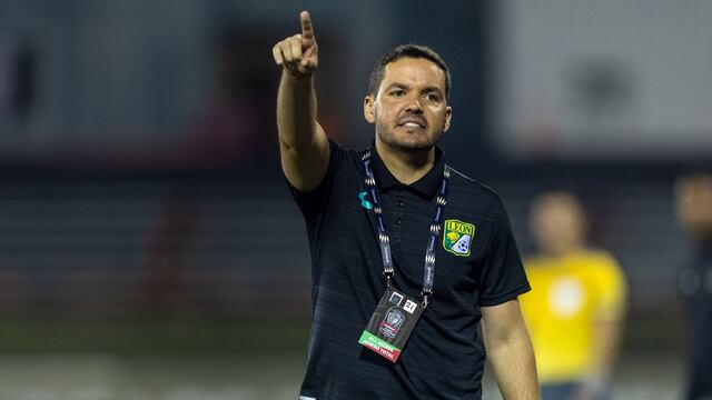 Nicolás Larcamón en el Club León