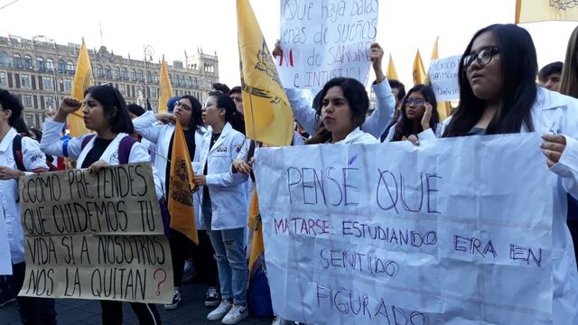 Marcha en Palacio Nacional.