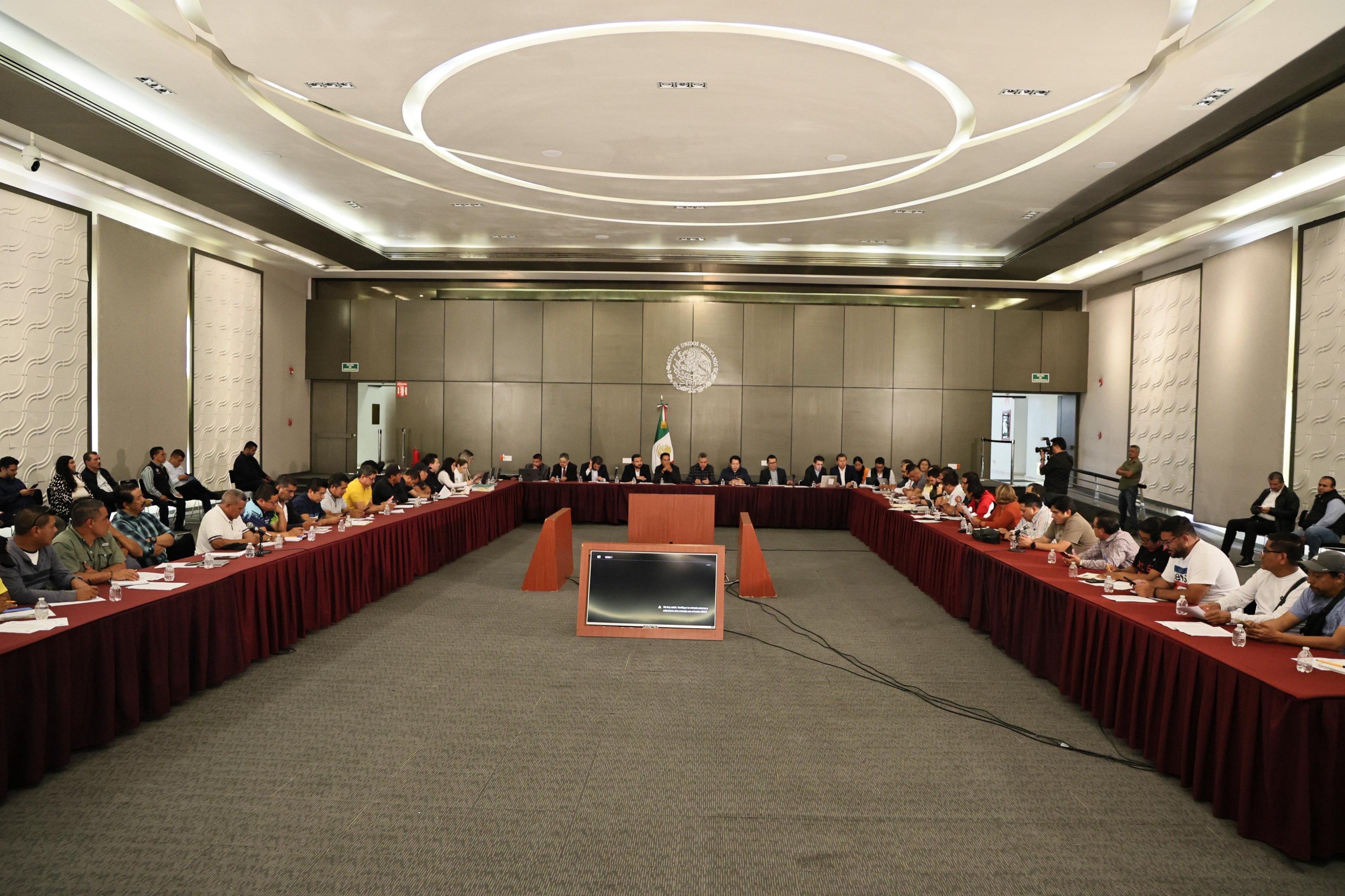 SEP y gobierno de Chiapas establecen diálogo con maestros de la CNTE