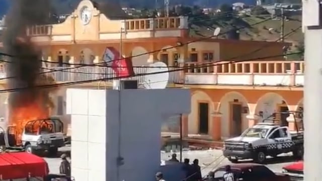 Pobladores queman patrullas en Calcahuacalco