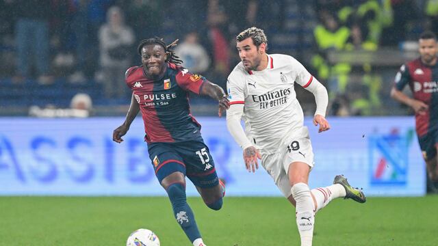 Santiago Giménez dio una asistencia en el partido de su equipo contra el Genoa.