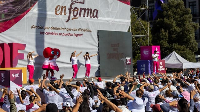 Ricardo Moreno entrega reconocimientos a ganadores de la iniciativa "Toluca se pone en forma".