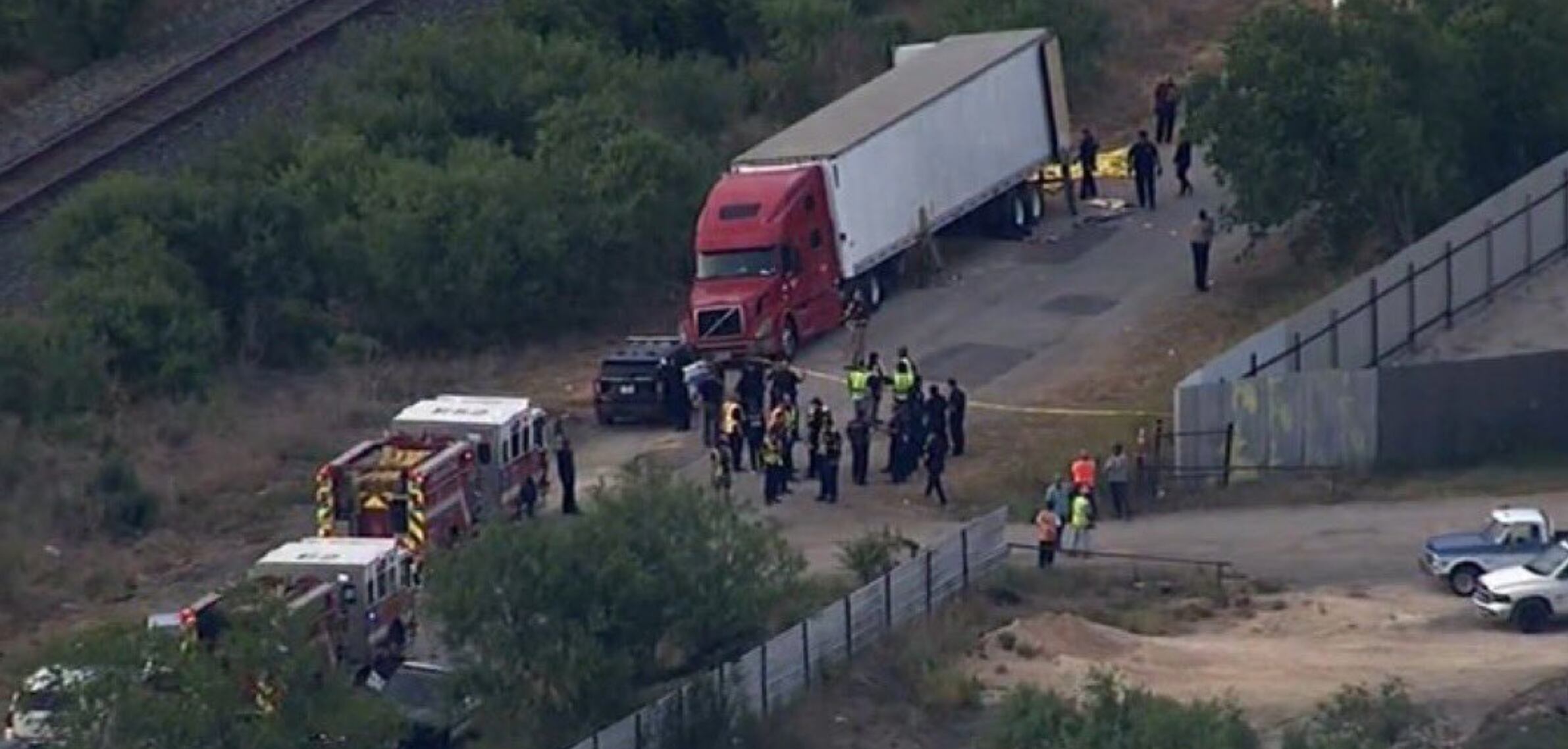 50 migrantes murieron hacinados en un tráiler en San Antonio, Texas, fueron rociados con un sazonador de carne para disimular el olor