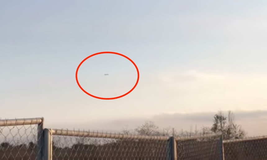 Captan objeto extraño sobrevolando el socavón de Puebla/captura de video