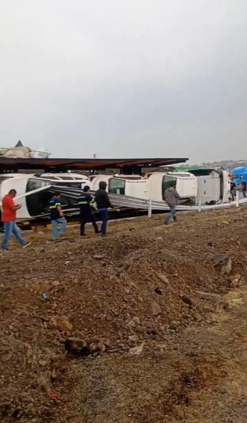 Choque múltiple que paraliza la autopista México-Querétaro