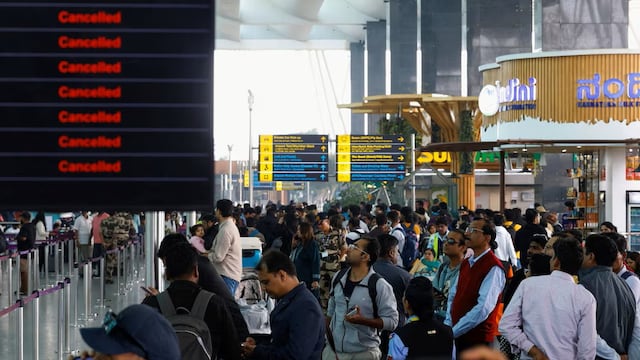 Caos en India por cancelaciones de vuelos en la aerolínea IndiGo