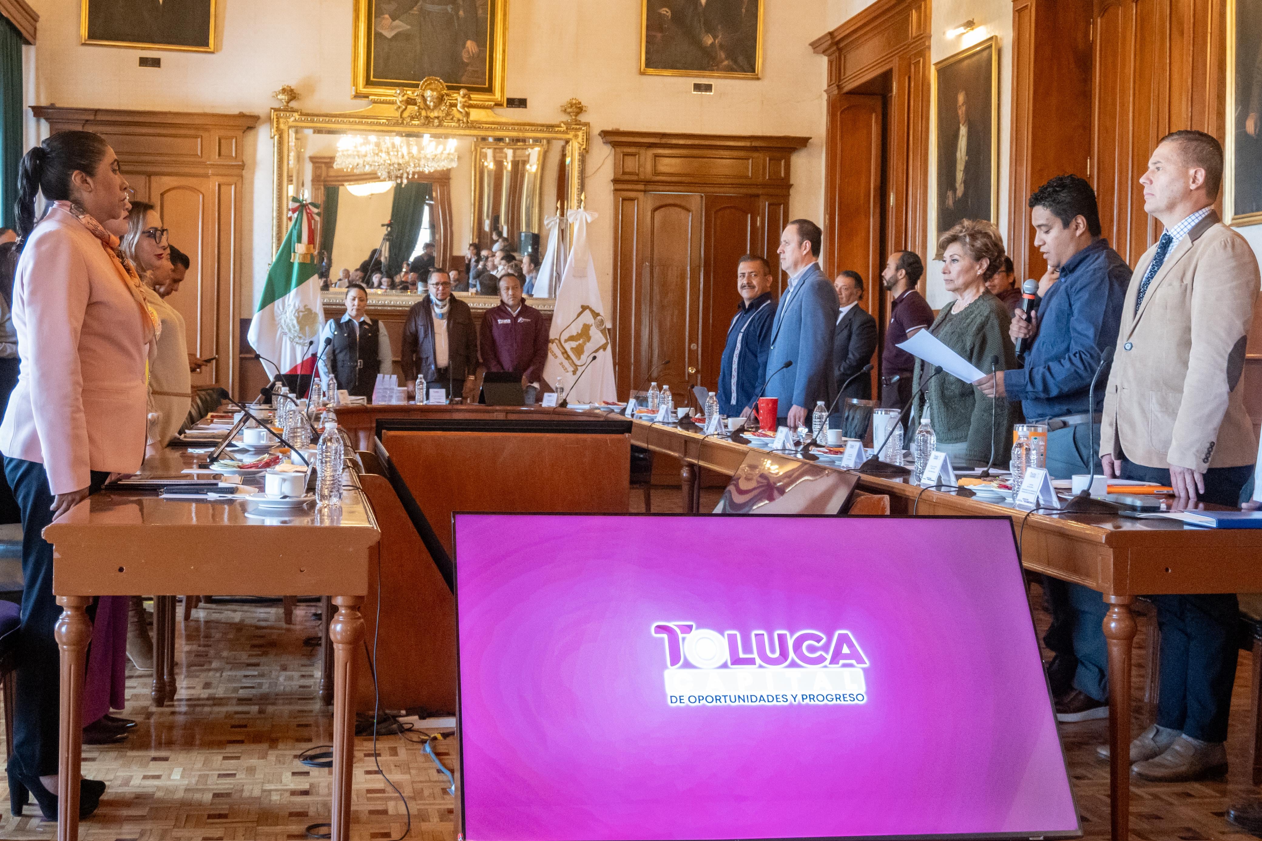 Toluca condona derechos a artesanos del Alfeñique y Feria de la Enchilada