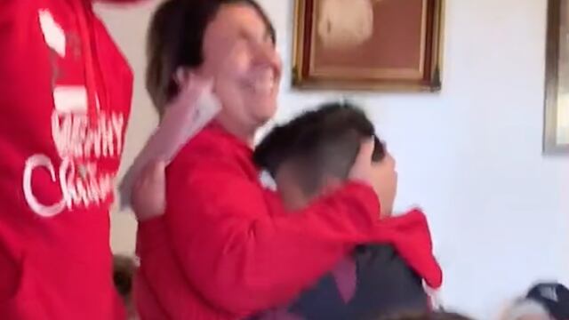 Niño llora al recibir boletos de Coldplay