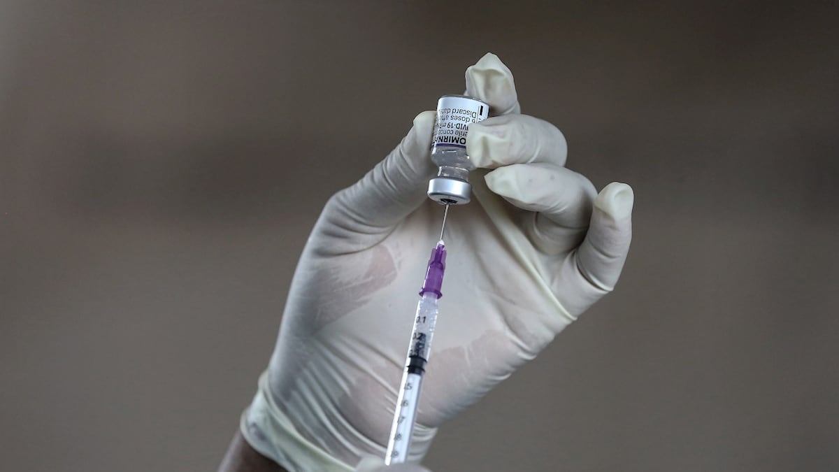 Probará Pfizer tercera dosis contra Covid-19 en menores de 5 años