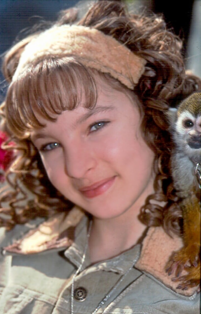 Belinda como Mariana en Cómplices al Rescate.