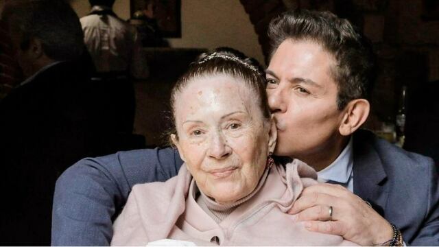 Ernesto Laguardia y su mamá Yolanda Longega Castellanos