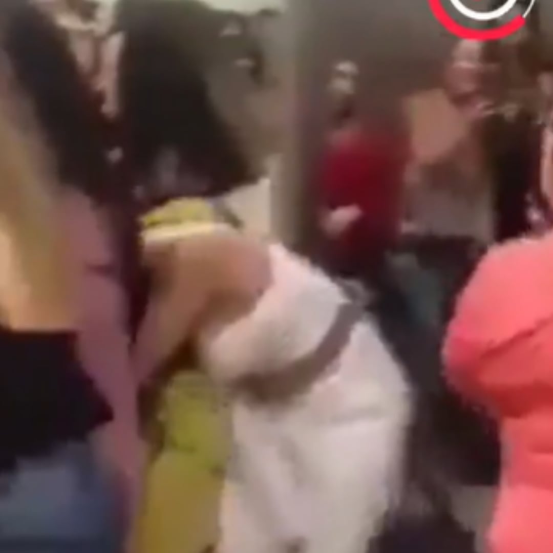 Pelea de mujeres en posada