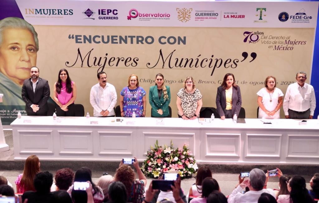 Evelyn Salgado refrenda su compromiso con las mujeres