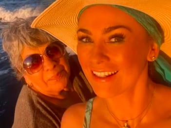 Aracely Arámbula junto a su mamá