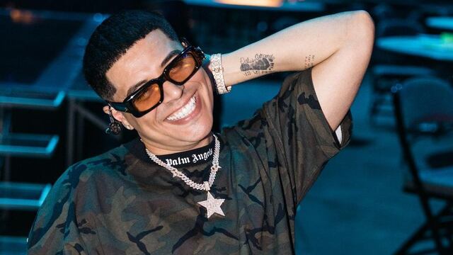 Eduin Caz bebe porque así consiguió los mejores tratos para Grupo Firme.