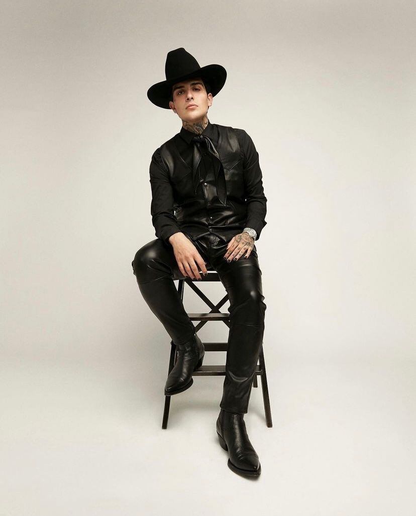 Adriel Favela, cantante de norteño