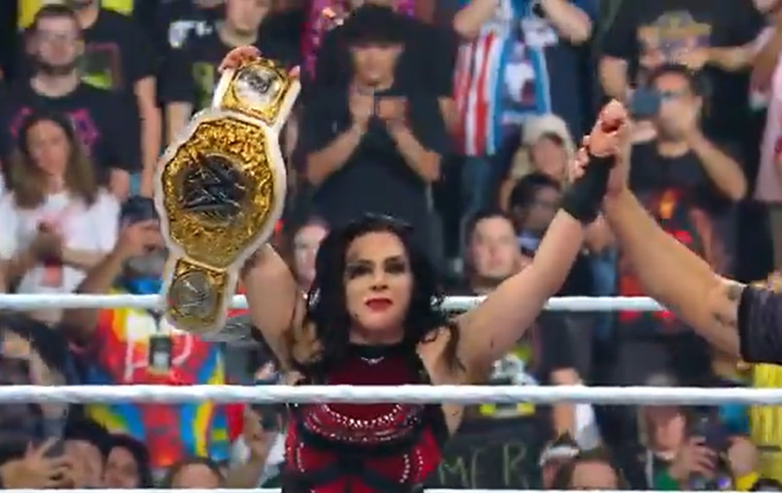 Stephanie Vaquer es la nueva campeona mundial de WWE