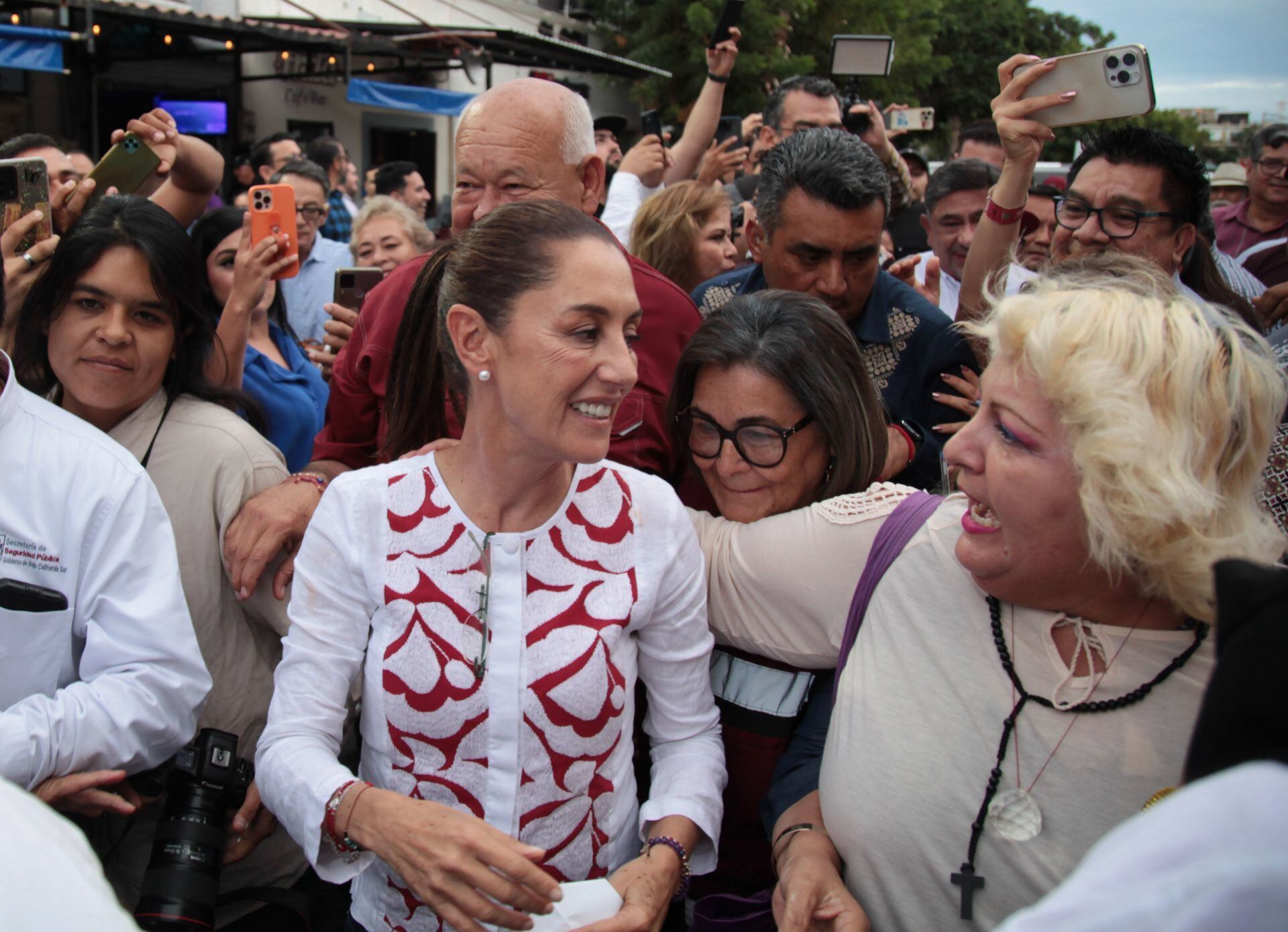 Claudia Sheinbaum Pardo, precandidata única a la presidencia de México por Morena, Partido Verde y Partido del Trabajo, estuvo presente en el malecón de La Paz