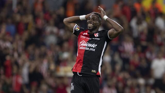 Julián Quiñones fue protagonista del Clásico Tapatío.