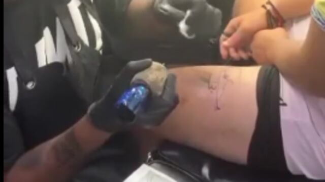 Fan de tatúa firma de Memo Ochoa