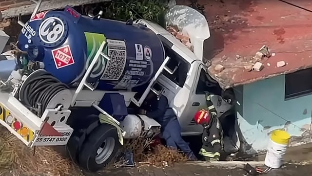 Pipa de gas impacta viviendas en Naucalpan