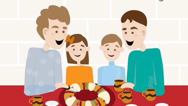 Una familia homoparental partiendo la rosca