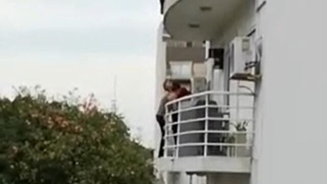 Los vecinos denunciaron a la mujer de 43 años que amenazó con saltar
