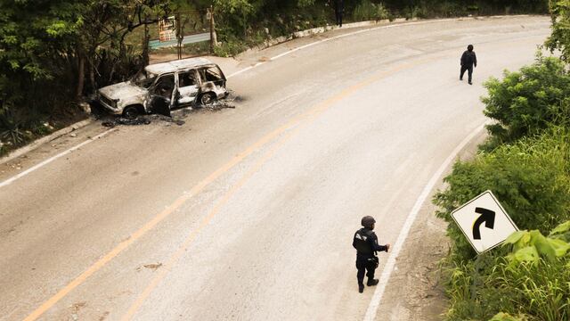 Vehículo calcinado en Tuxtla Gutiérrez, Chiapas
