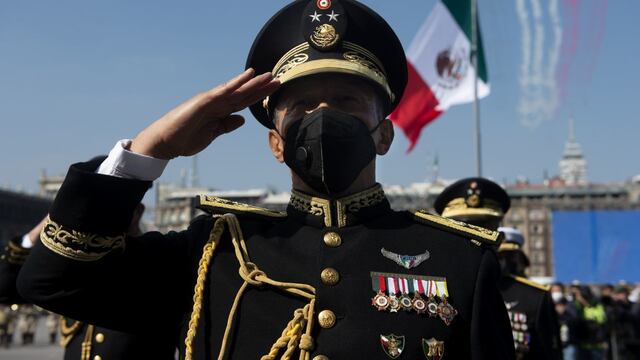 Advierten de la militarización del presidente AMLO