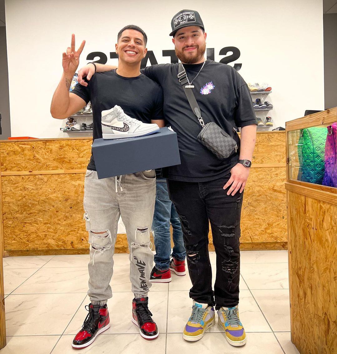 Eduin Caz presume sus nuevos tenis Jordan