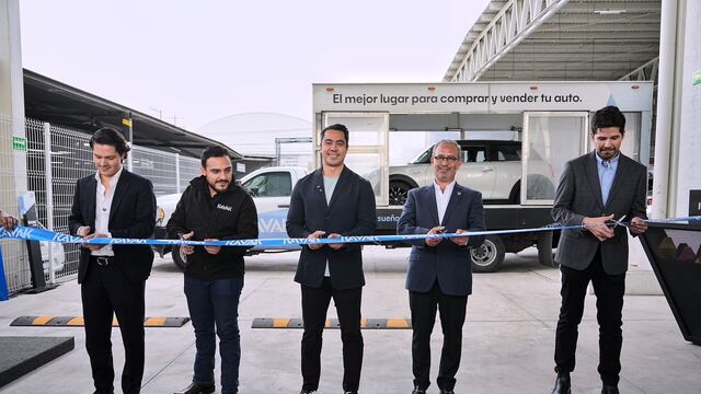Felifer Macías inaugura centro de operaciones de Kavak en Querétaro
