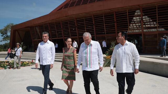 Claudia Sheinbaum presidenta de México durante recorrido en Chiapas junto al expresidente López Obrador