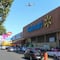 Caen acciones de Walmart tras críticas de AMLO