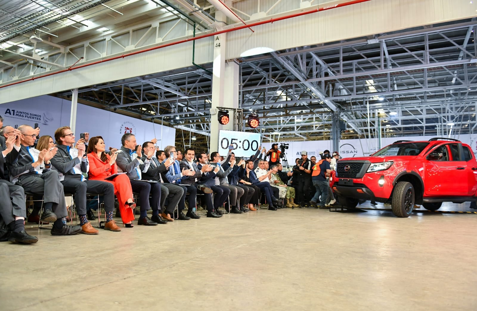 Tere Jiménez impulsa producción de Nissan Frontier en Aguascalientes.