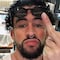 Bad Bunny vuelve a Instagram pintando dedo