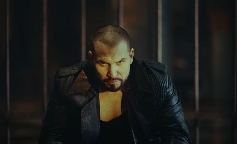 Rafael Amaya lanza corrido tumbado