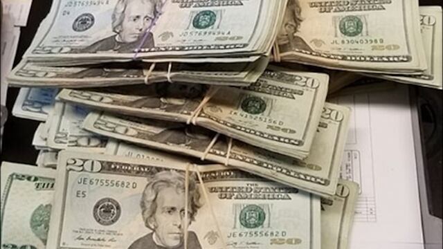 El despistado hombre logró recuperar casi todo su dinero