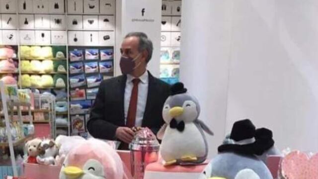 Hugo Lopez Gatell en Miniso